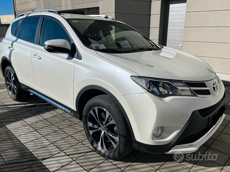 Bianco Usata 2015 Toyota RAV4 Edition SUV | 12.900 € (Buon prezzo) - Immagine 1/4