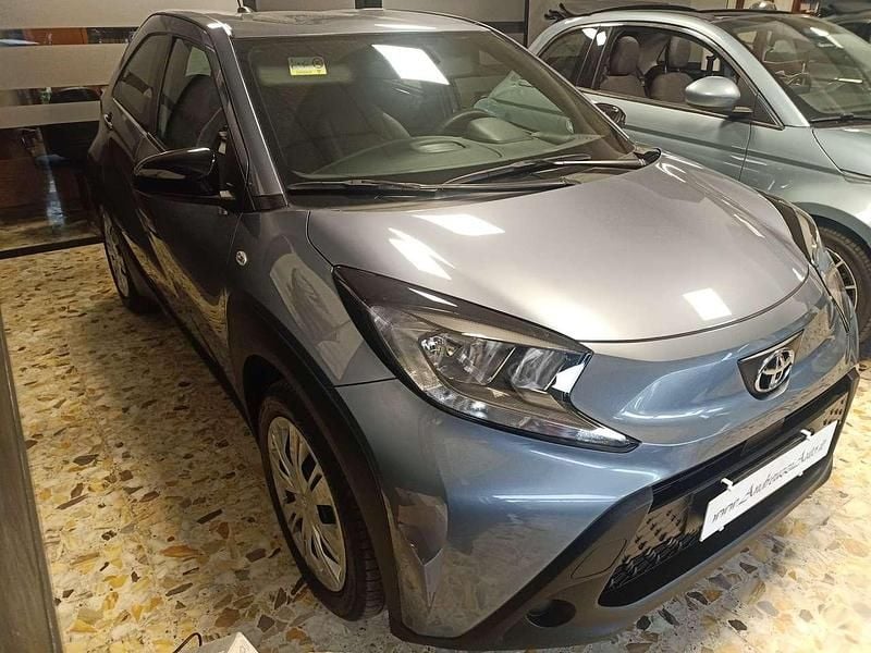 Grigio Usata 2025 Toyota Aygo X Active SUV | 15.500 € (Buon prezzo) - Immagine 1/4