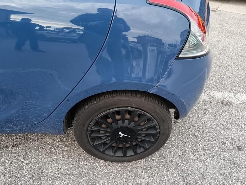 Usata Lancia Ypsilon 69 CV (50 kW) 2017 Blu Utilitaria