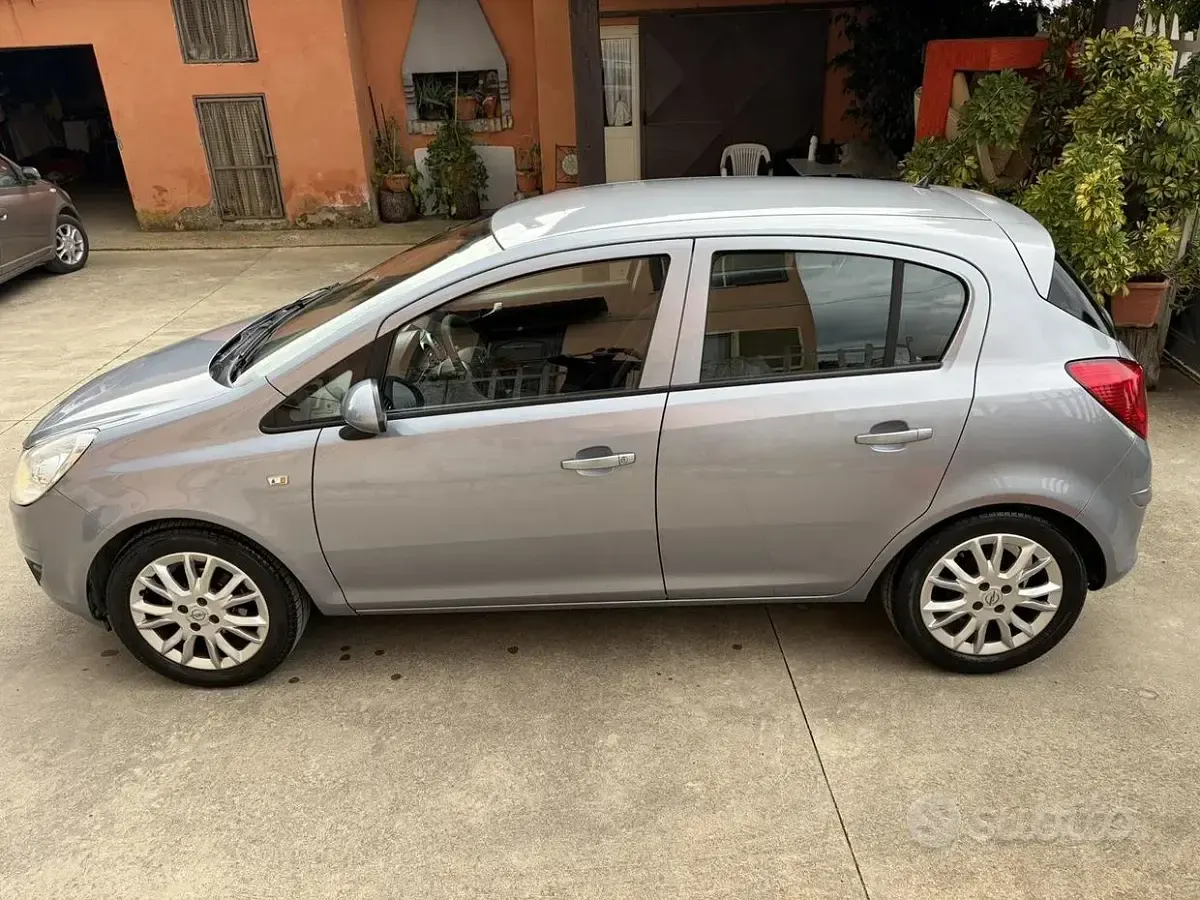 Usata Opel Corsa 75 CV (55 kW) 2009 Utilitaria