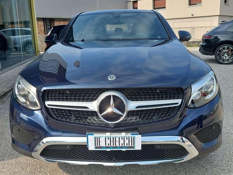 Usata Mercedes GLC220 Premium 170 CV (125 kW) 2019 Blu cavansite metallizzato Coupé