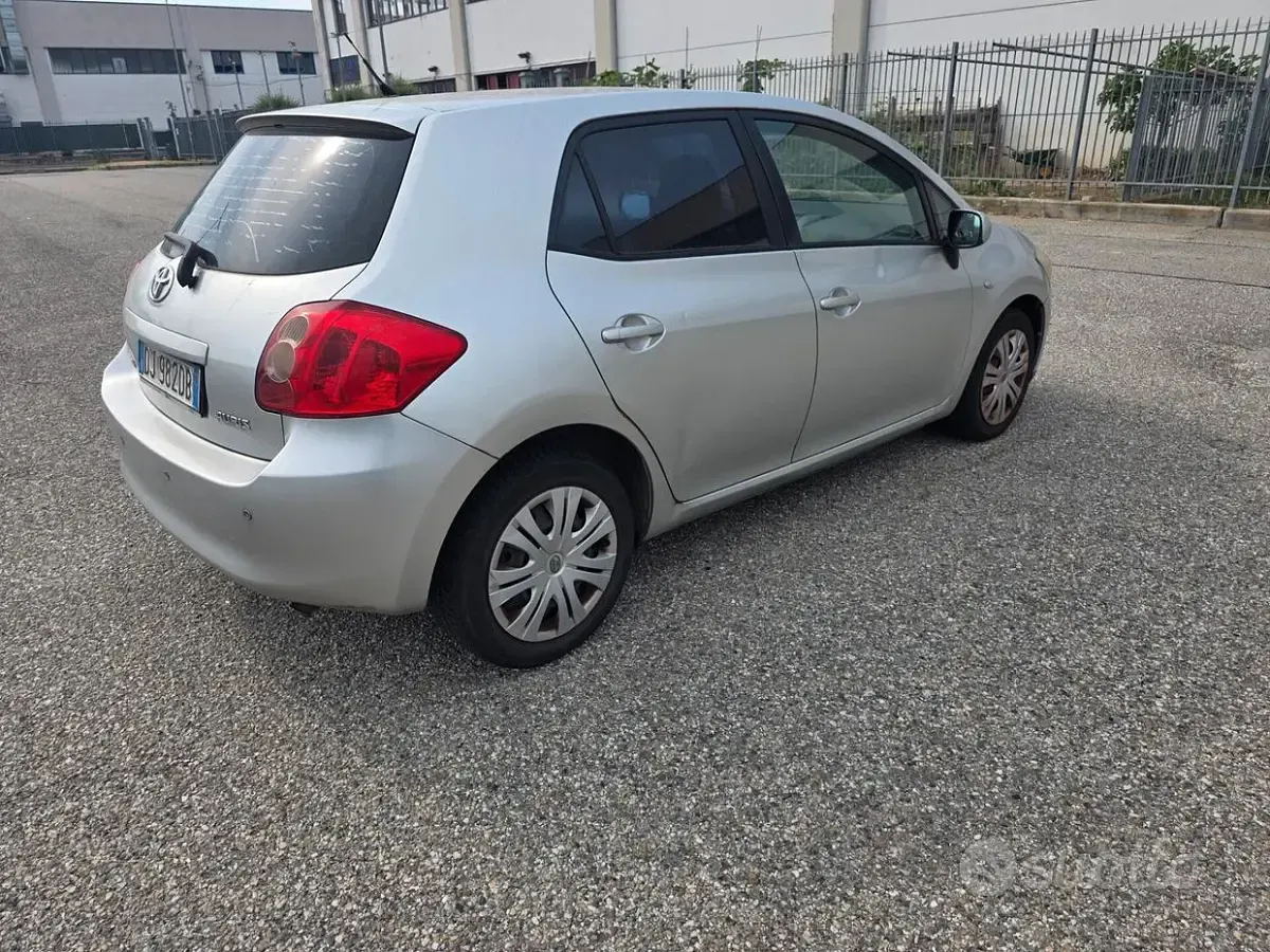 Usata Toyota Auris Sol 90 CV (66 kW) 2007 Grigio Utilitaria