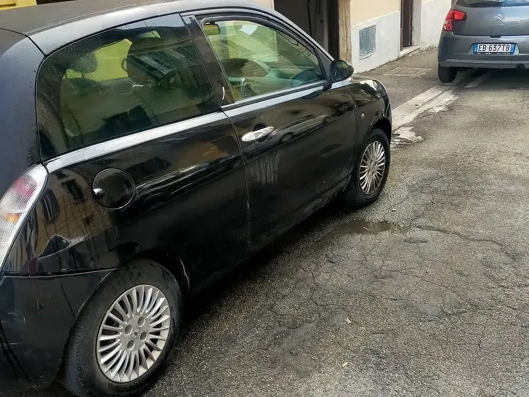 Usata Lancia Ypsilon 60 CV (44 kW) 2007 Nero Utilitaria