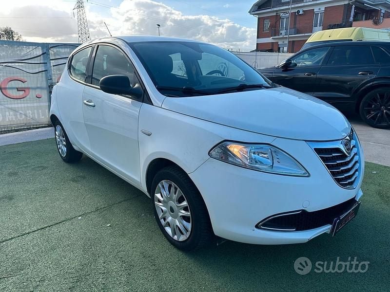 Usata Lancia Ypsilon Gold 69 CV (50 kW) 2013 Bianco Utilitaria