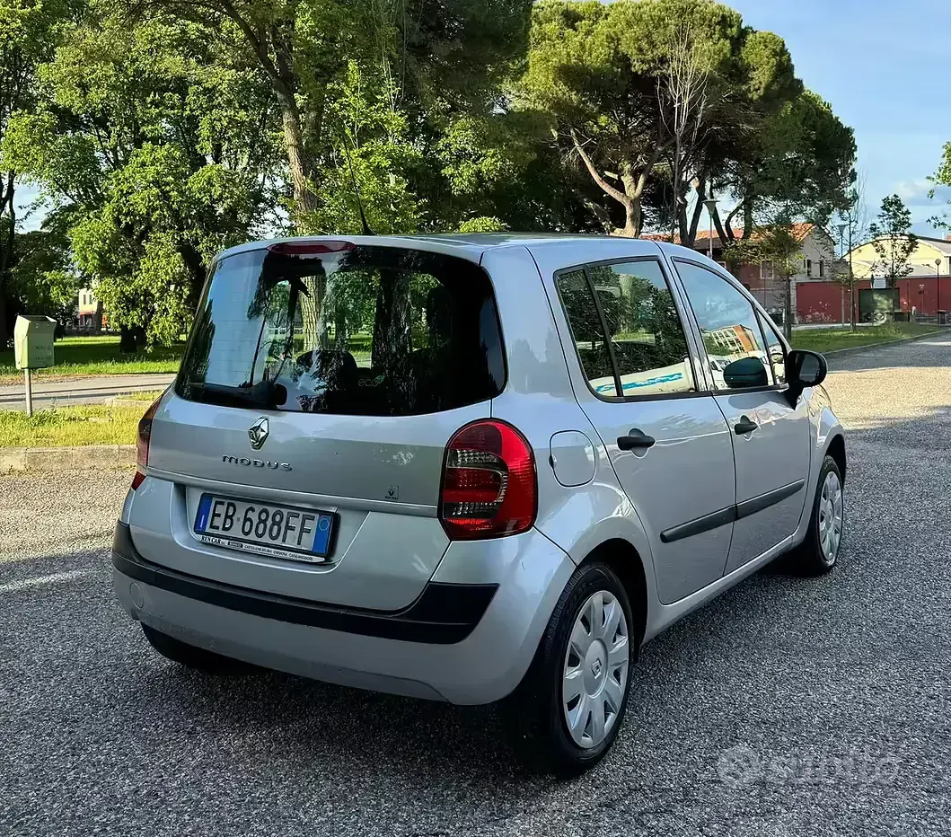 Usata Renault Modus 75 CV (55 kW) 2010 Grigio Monovolume