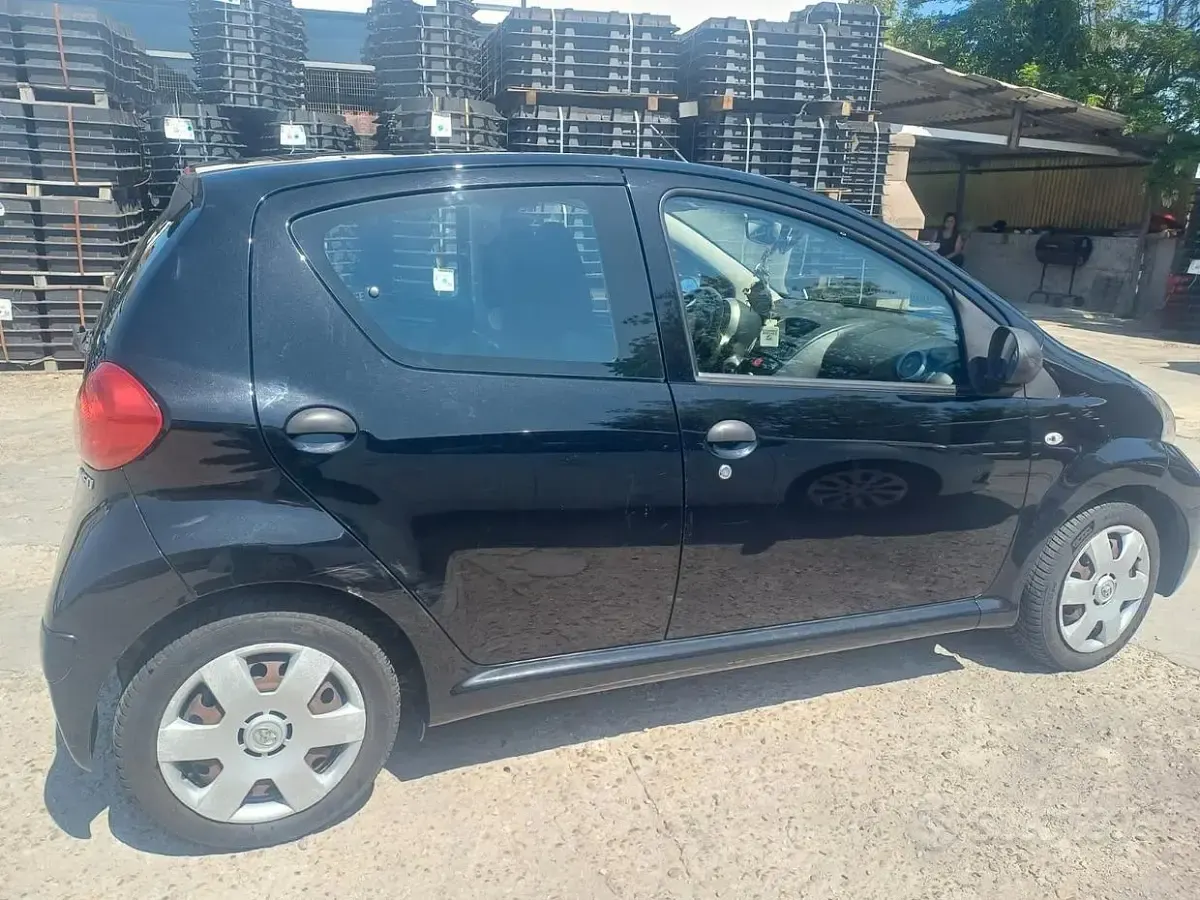 Usata Toyota Aygo 68 CV (50 kW) 2007 Nero Utilitaria