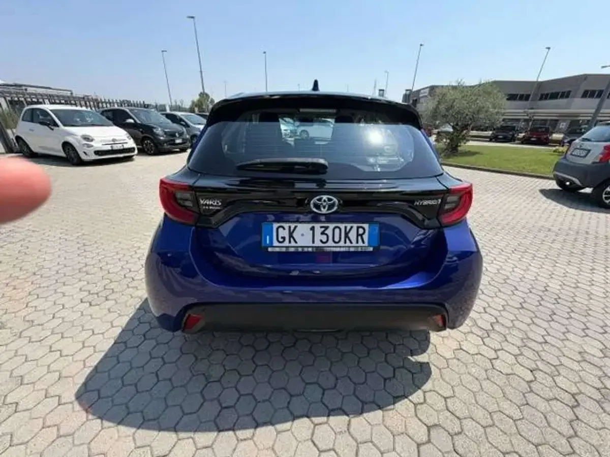 Usata Toyota Yaris Hybrid Trend 92 CV (67 kW) 2022 Blu/azzurro Berlina