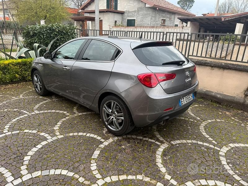 Usata Alfa Romeo Giulietta 105 CV (77 kW) 2014 Grigio Utilitaria