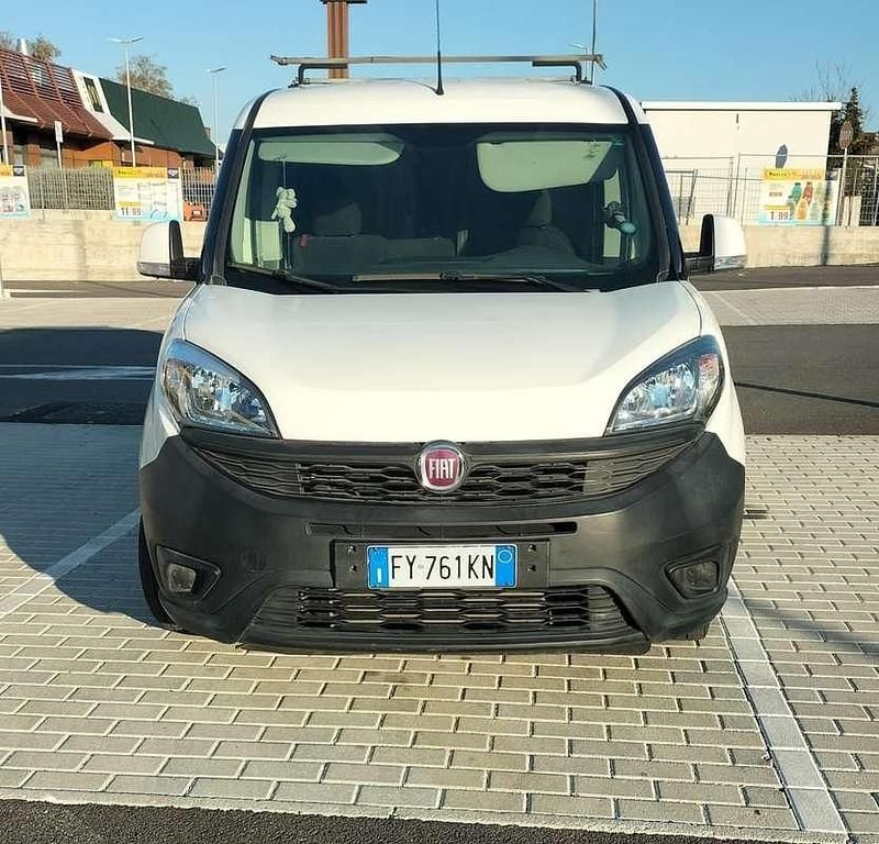 Usata Fiat Doblò Lounge 120 CV (88 kW) 2019 Bianco Monovolume