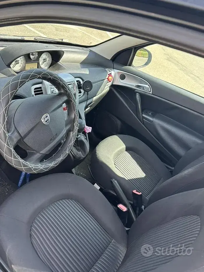 Usata Lancia Ypsilon 60 CV (44 kW) 2010 Nero Utilitaria