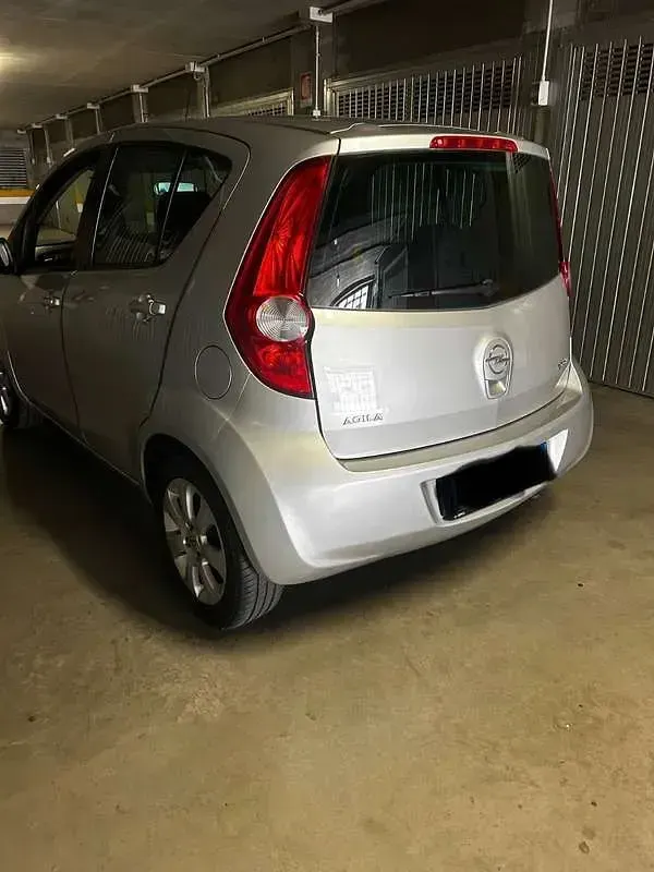 Usata Opel Agila 65 CV (47 kW) 2011 Argento Utilitaria