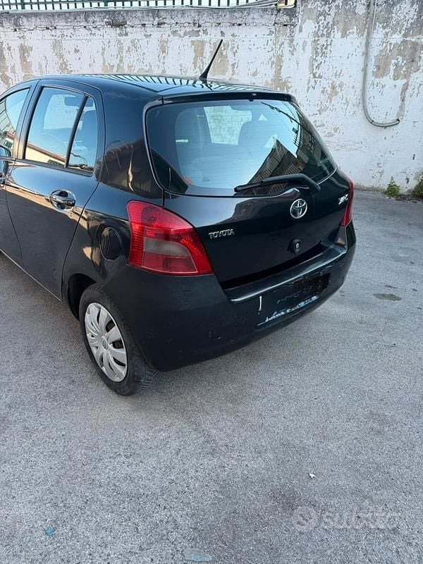 Usata Toyota Yaris 69 CV (50 kW) 2008 Nero Utilitaria