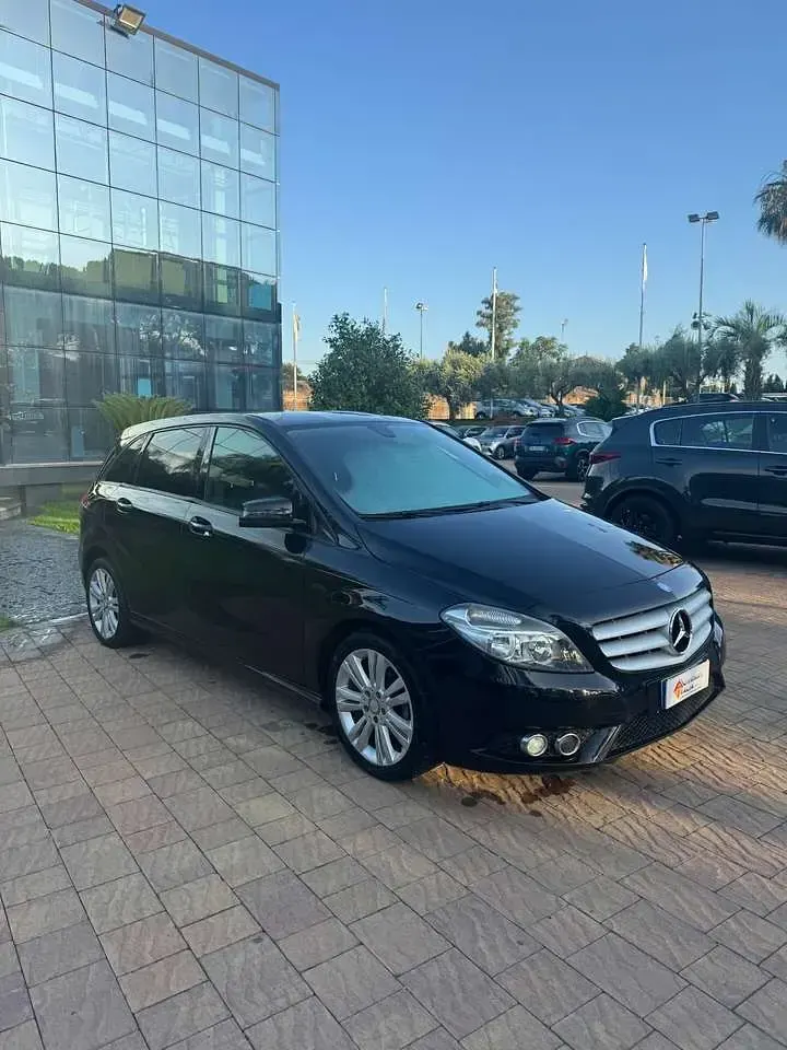 Usata Mercedes B180 Executive 109 CV (80 kW) 2012 Nero Utilitaria