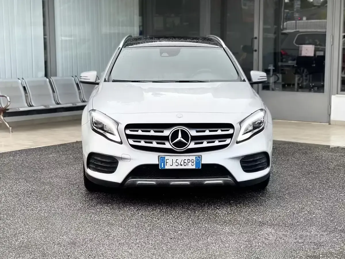 Usata Mercedes GLA200 136 CV (100 kW) 2017 Bianco SUV