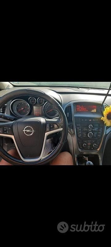 Occasion Opel Astra 101 ch (74 kW) 2011 Bleue Berline