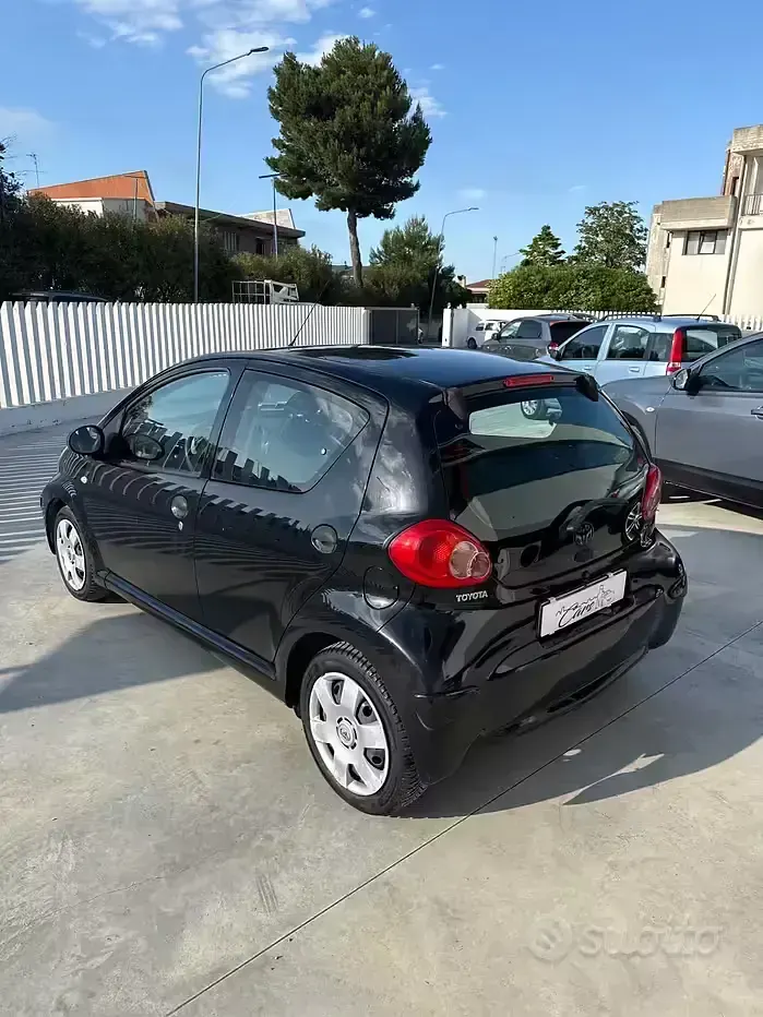 Usata Toyota Aygo 68 CV (50 kW) 2006 Nero Utilitaria