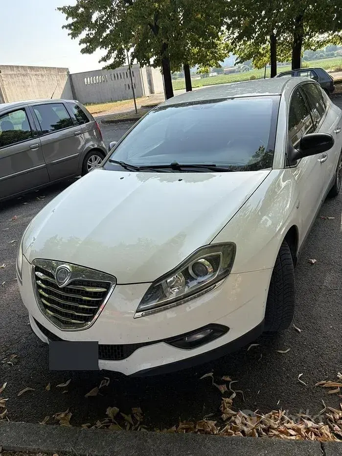 Usata Lancia Delta 105 CV (77 kW) 2012 Bianco Utilitaria