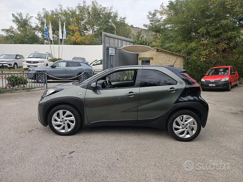 Usata Toyota Aygo X Trend 72 CV (52 kW) 2022 Grigio SUV