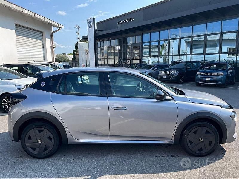 Nuova Lancia Ypsilon 100 CV (73 kW) 2025 Grigio Utilitaria