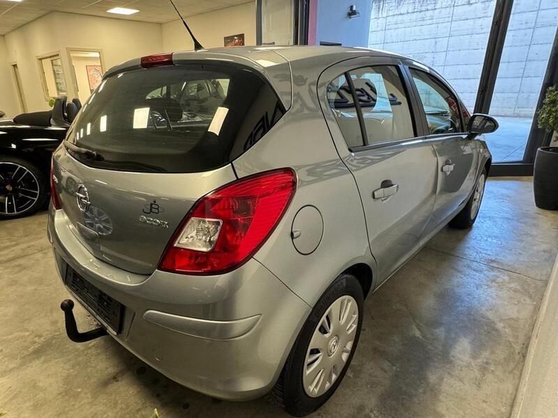 Usata Opel Corsa Cosmo 95 CV (69 kW) 2011 Grigio Berlina