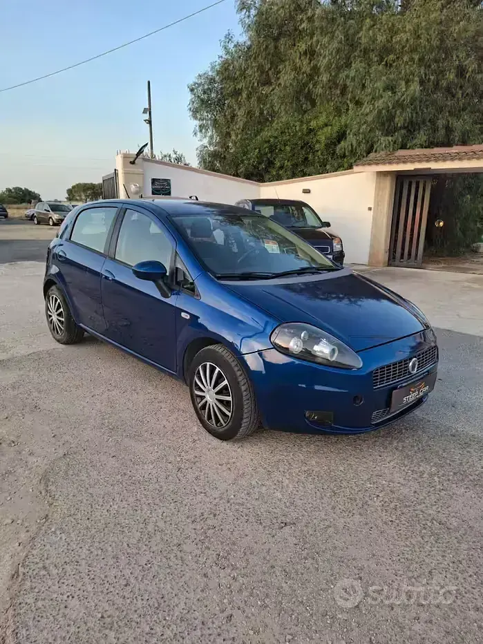 Usata Fiat Grande Punto 65 CV (47 kW) 2009 Bluazzurro Utilitaria