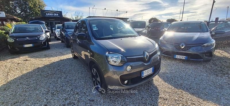Grigio Usata 2019 Renault Twingo Due volumi | 9900 € (Buon prezzo) - Immagine 1/4