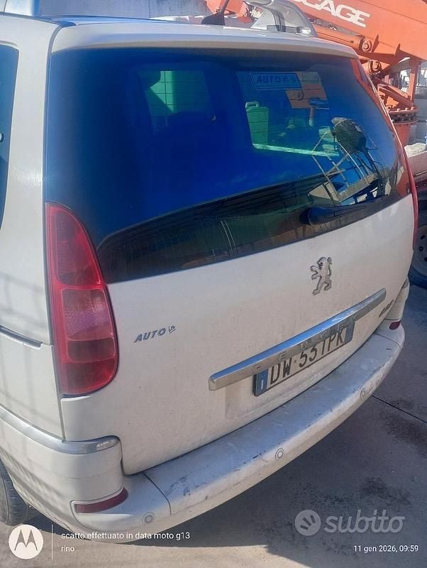 Usata 2010 Peugeot 807 Monovolume | 500 € (Super prezzo) - Immagine 1/3