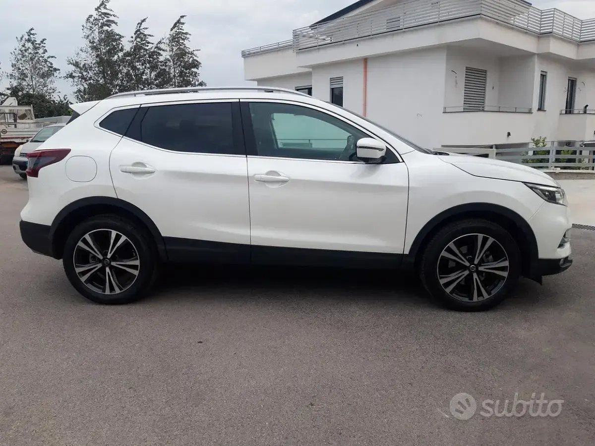 Usata Nissan Qashqai N-Connecta 110 CV (80 kW) 2018 Bianco SUV