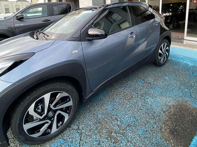 Nuova Toyota Aygo X Trend 72 CV (52 kW) 2025 Persian salt & black SUV