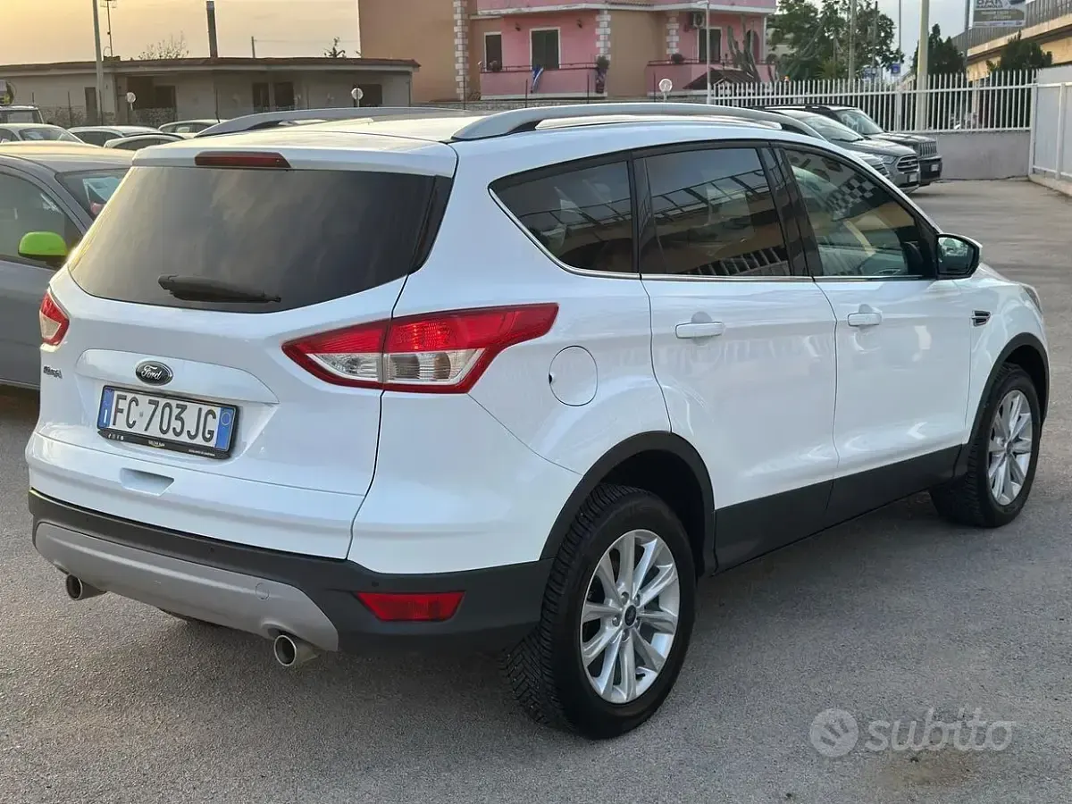 Usado Ford Kuga Titanium 150 CV (110 kW) 2015 Blanco SUV