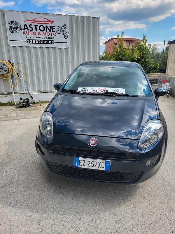 Usata Fiat Punto Lounge 77 CV (56 kW) 2015 Blu Utilitaria