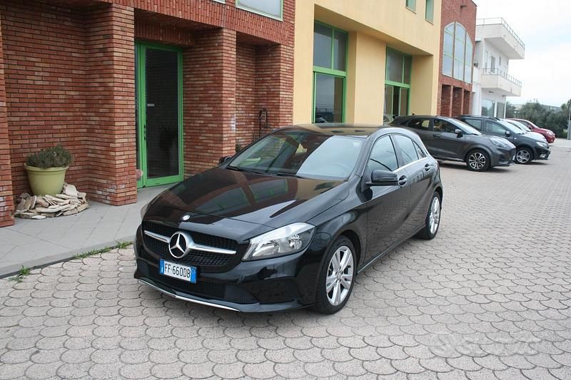 Usata Mercedes A180 108 CV (79 kW) 2016 Nero Berlina