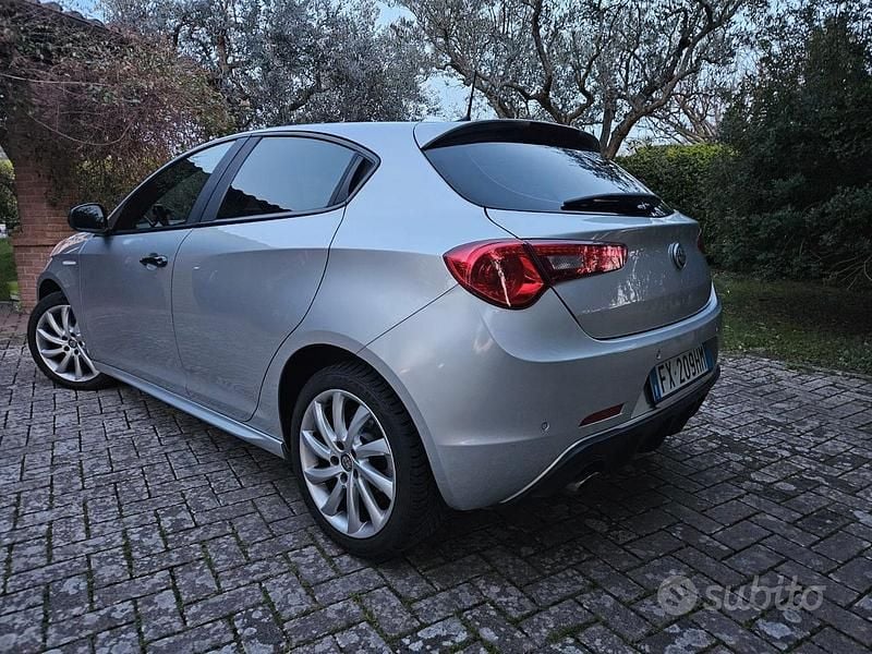 Usata Alfa Romeo Giulietta 120 CV (88 kW) 2019 Grigio Utilitaria