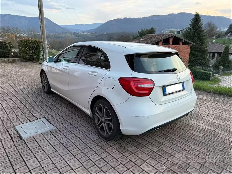 Usata Mercedes A180 Executive 109 CV (80 kW) 2015 Bianco Berlina