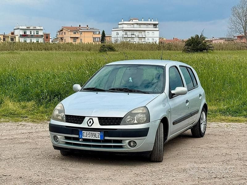 Usata Renault Clio II 75 CV (55 kW) 2003 Grigio Utilitaria