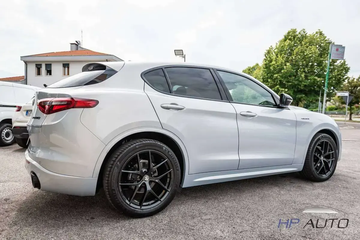 Usata Alfa Romeo Stelvio Veloce 209 CV (153 kW) 2021 Bianco lunare SUV