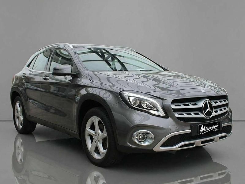 Usata Mercedes GLA200 136 CV (100 kW) 2017 Grigio medio met. SUV