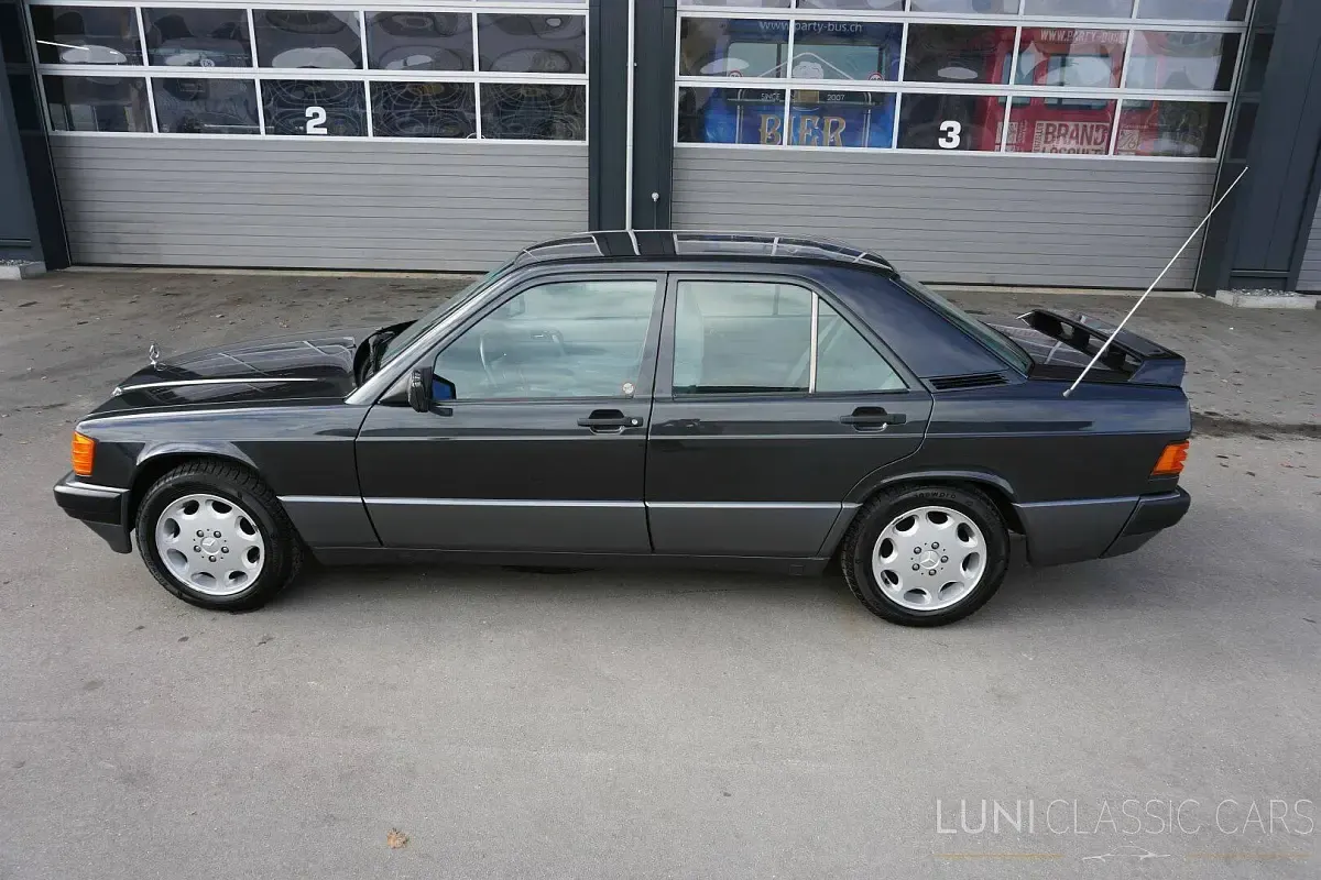 Usata Mercedes 190 136 CV (100 kW) 1992 Grigio Berlina