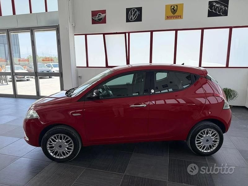 Usata Lancia Ypsilon 85 CV (62 kW) 2017 Rosso Utilitaria