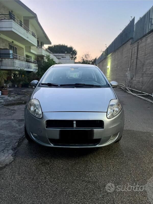 Usata Fiat Grande Punto 77 CV (56 kW) 2009 Grigio Utilitaria