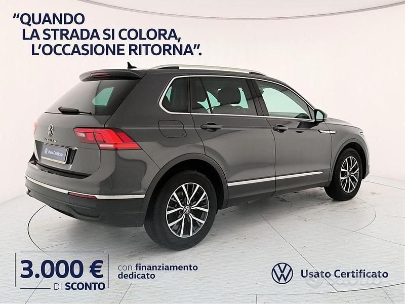 Usata VW Tiguan Life 122 CV (89 kW) 2022 Dolphin grey metallizzato SUV