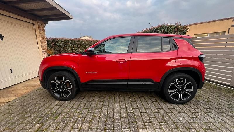 Usata Jeep Avenger Summit 101 CV (74 kW) 2023 Rosso SUV