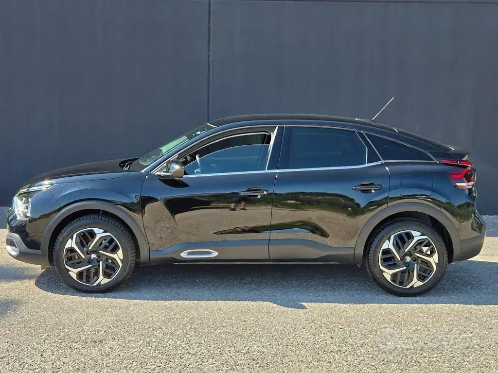 Usata Citroën C4 Shine 131 CV (96 kW) 2023 Nero SUV