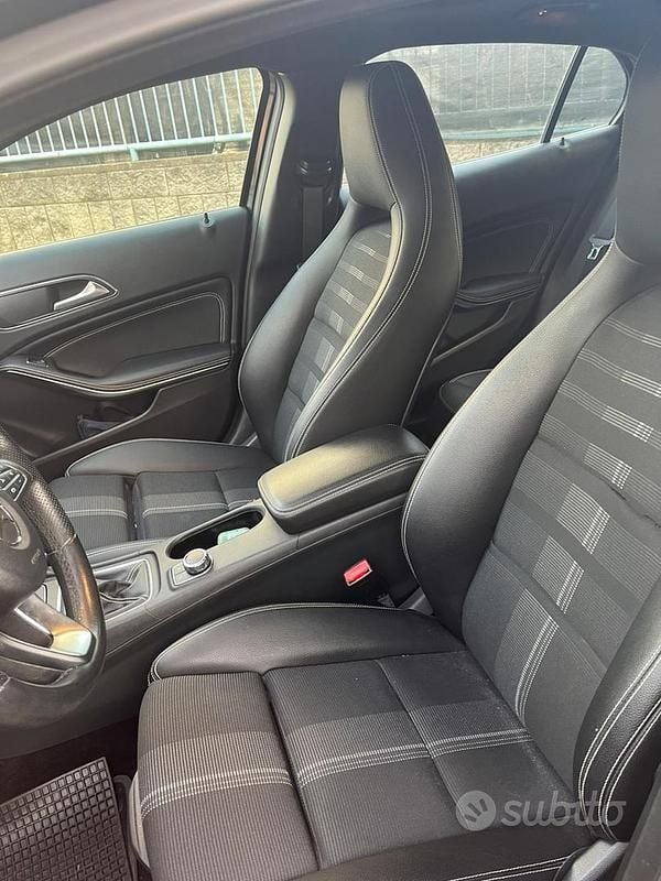 Usata Mercedes GLA180 122 CV (89 kW) 2019 Nero SUV
