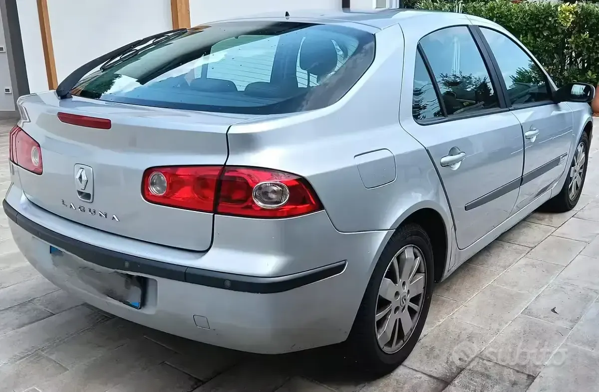 Usata Renault Laguna II 111 CV (81 kW) 2006 Grigio Berlina