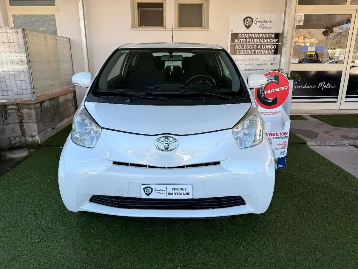 Usata Toyota iQ Sol 68 CV (50 kW) 2010 Bianco Utilitaria