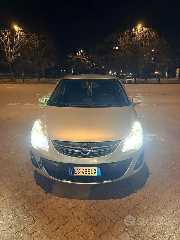 Usata Opel Corsa 87 CV (63 kW) 2013 Grigio Berlina