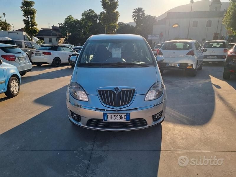 Usata Lancia Musa Gold 95 CV (69 kW) 2011 Grigio Monovolume