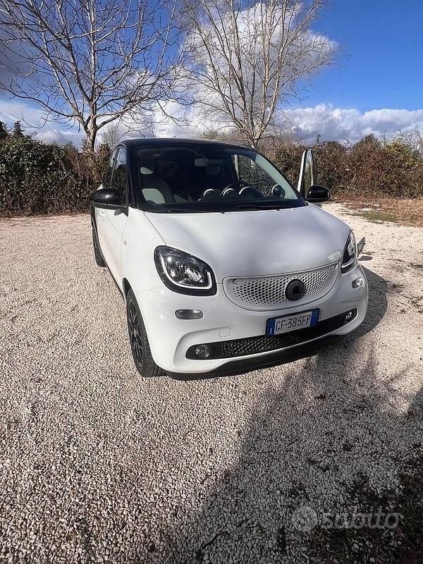 Bianco Usata 2015 Smart ForFour Utilitaria | 8500 € - Immagine 1/4