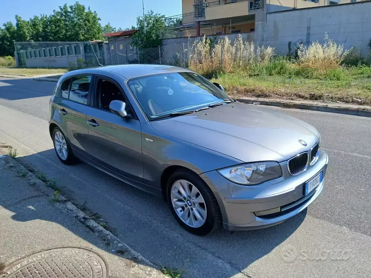 Usata BMW 118 143 CV (105 kW) 2010 Grigio Utilitaria